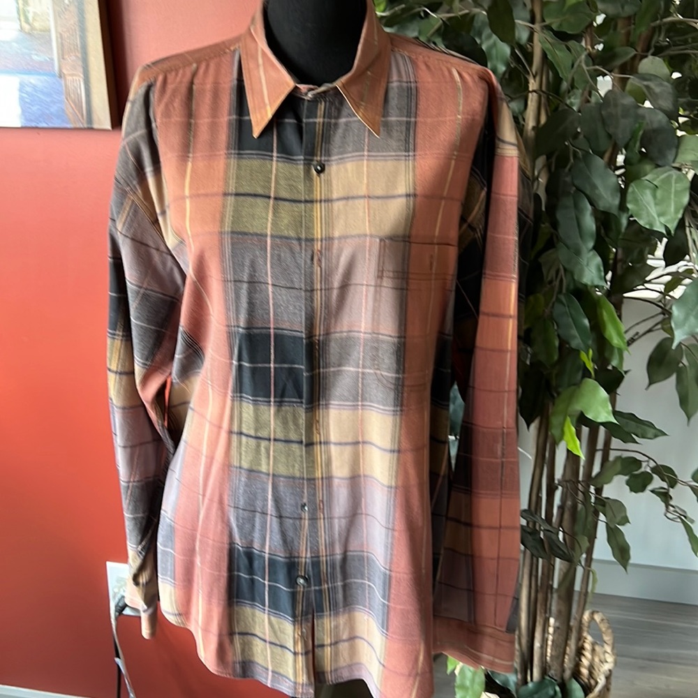 AXIS Long Sleeve Mens shirt with button close breast pocket